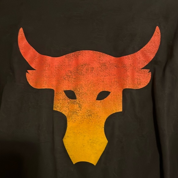 Men’s Large Under Armor Project Rock Brahma T-shirt with classic bull logo - Picture 4 of 4